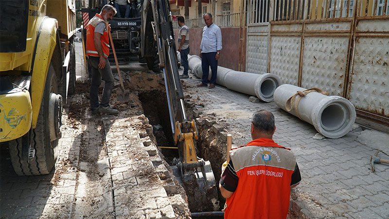 Haliliye'de yollarda yenileme çalışmaları sürüyor;