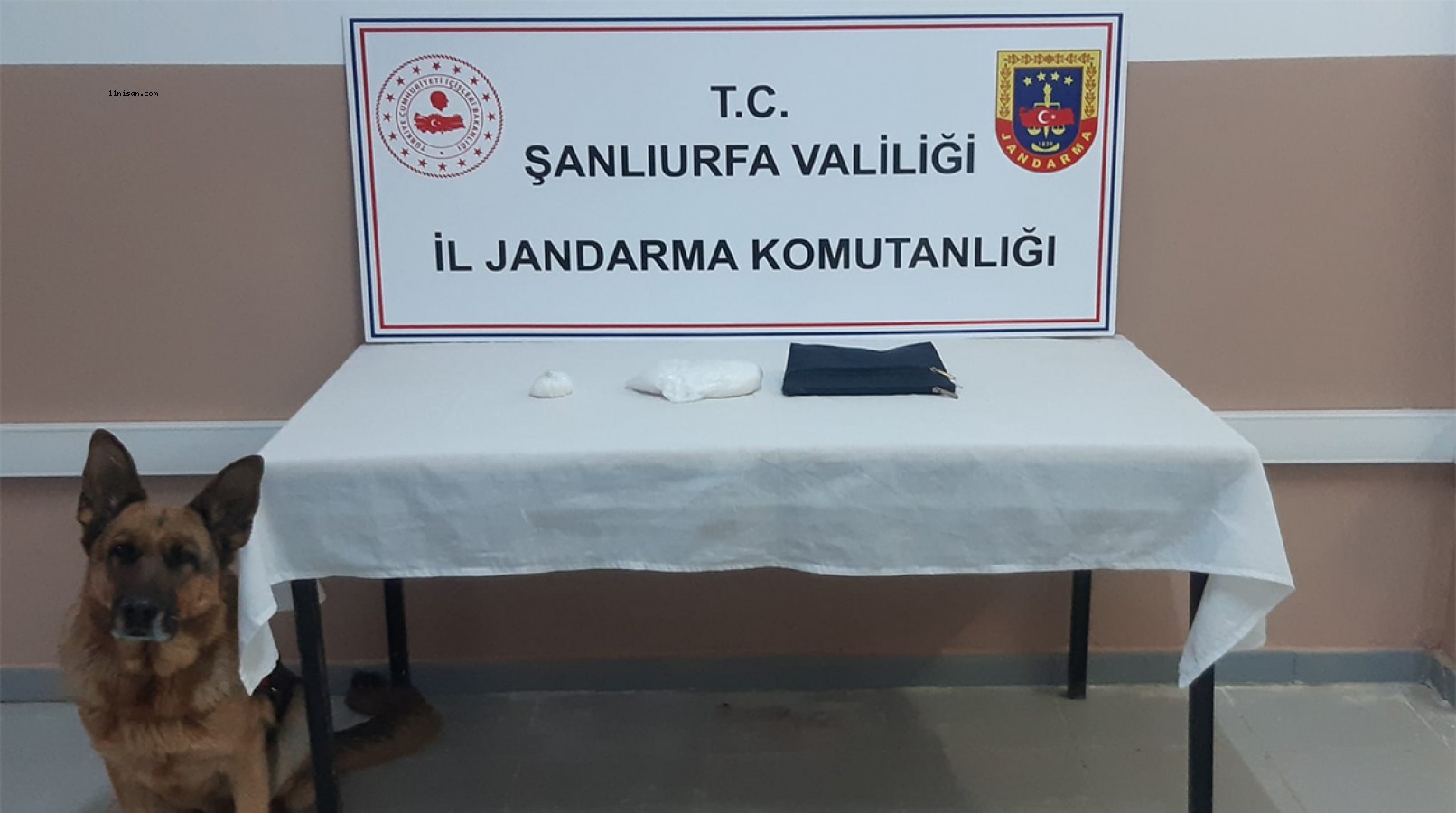 Urfa'da jandarma, yolcu otobüsünde uyuşturucu ele geçirdi;