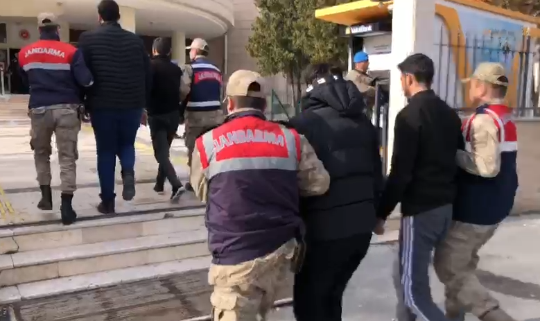 Şanlıurfa'daki DEAŞ operasyonunda 7 şüphelinin 4'ü tutuklandı;