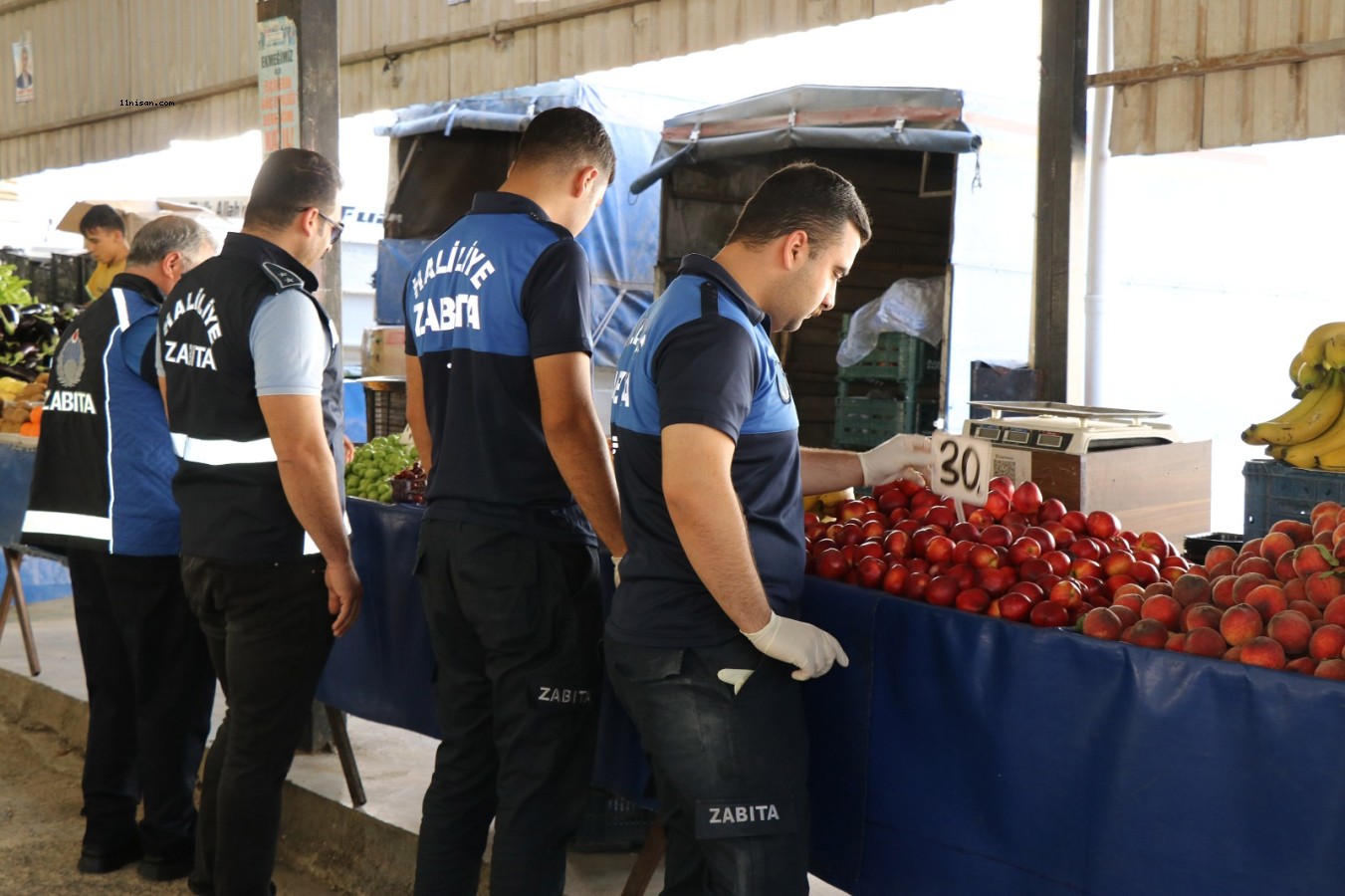 HALİLİYE ZABITASI PAZAR YERLERİNİ DENETLEDİ;