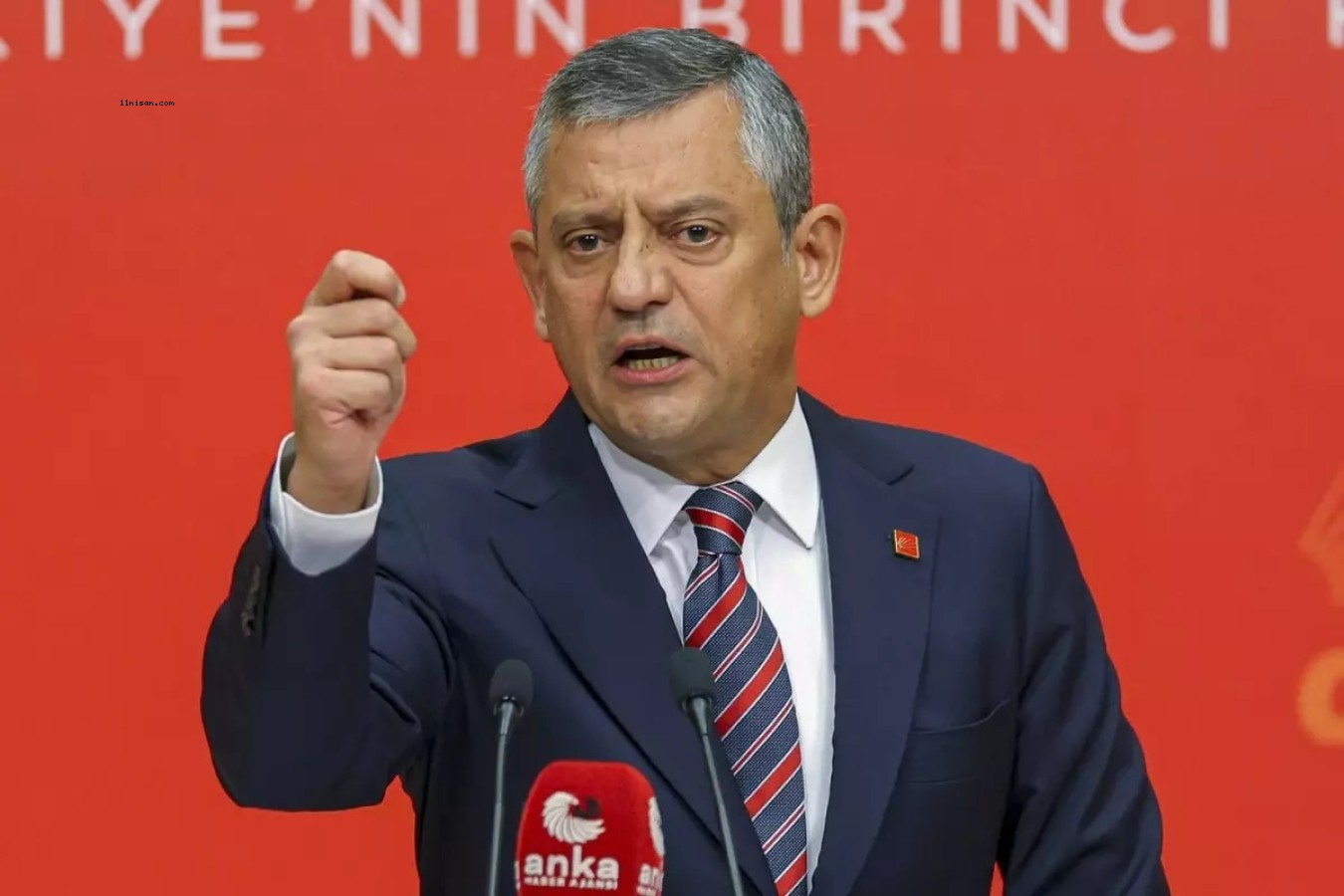 "HEDİYEM OLACAK, SAAT 12'Yİ BEKLEYİN" DİYEN ÖZEL'DEN BOMBA İDDİA;
