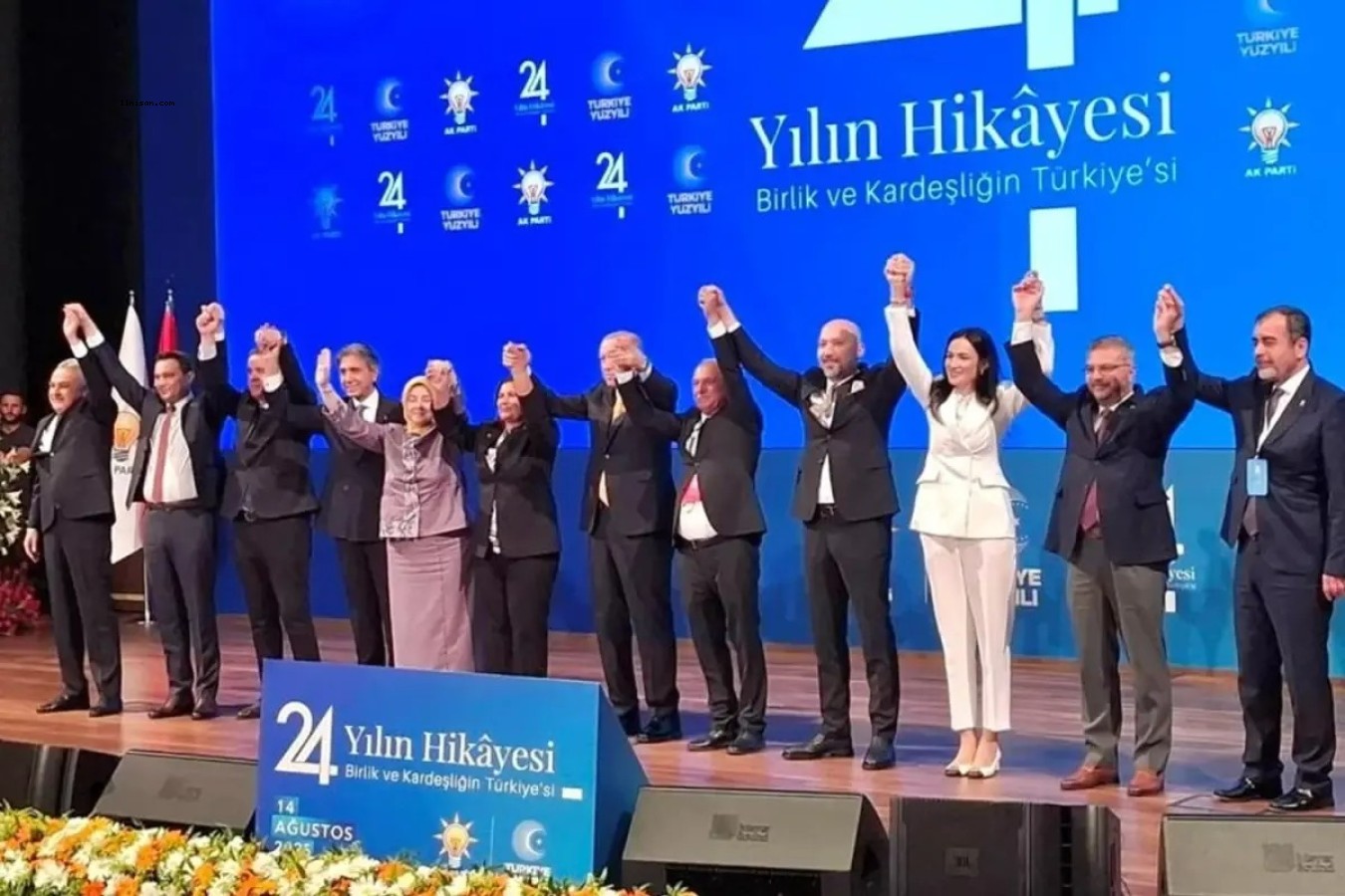 ROZETLERİ CUMHURBAŞKANI ERDOĞAN TAKTI! İŞTE AK PARTİ'YE KATILAN 9 BELEDİYE BAŞKANI;