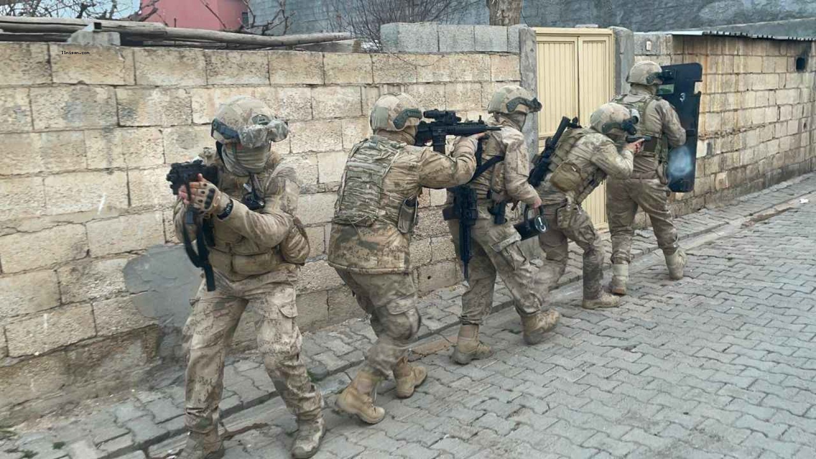 Urfa’da yargı ve kamu görevlilerine saldırı hazırlığı yapan teröristler yakalandı;