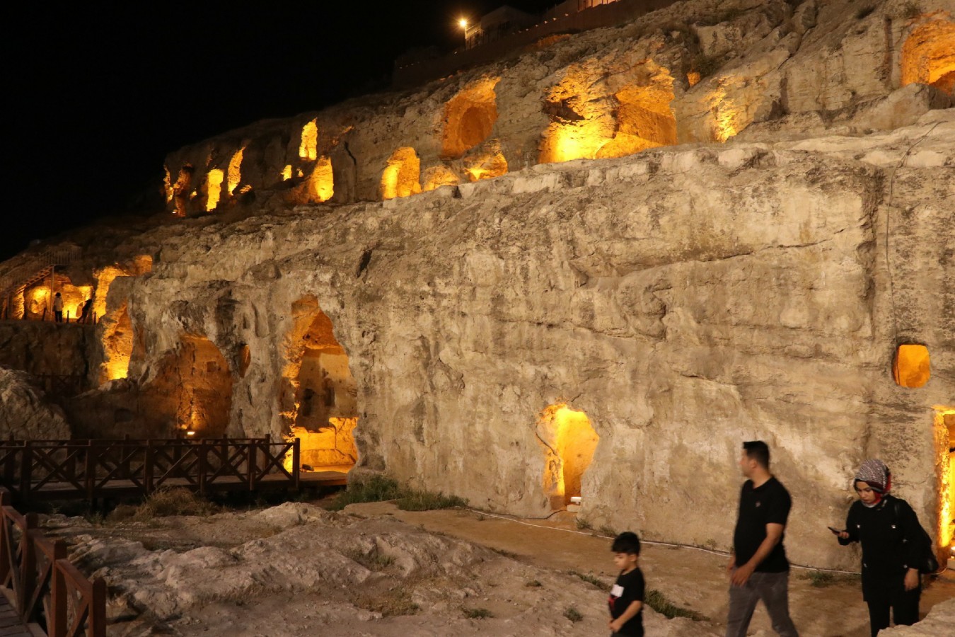 Kızılkoyun Nekropolleri ziyaretçilerin uğrak yeri oluyor