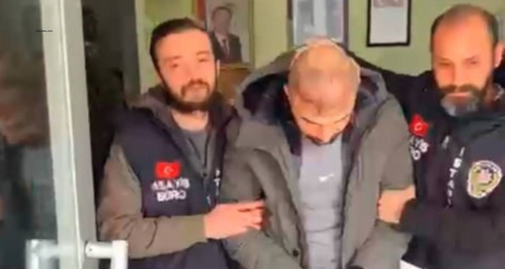Bayrampaşa’da sahibinin ağızlıksız gezdirdiği pitbull cinsi köpek polise saldırdı...;
