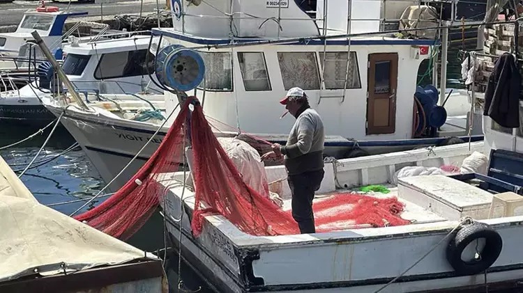 Marmara'yı müsilaj vurdu; Tekirdağlı balıkçılar av sezonunu kapattı