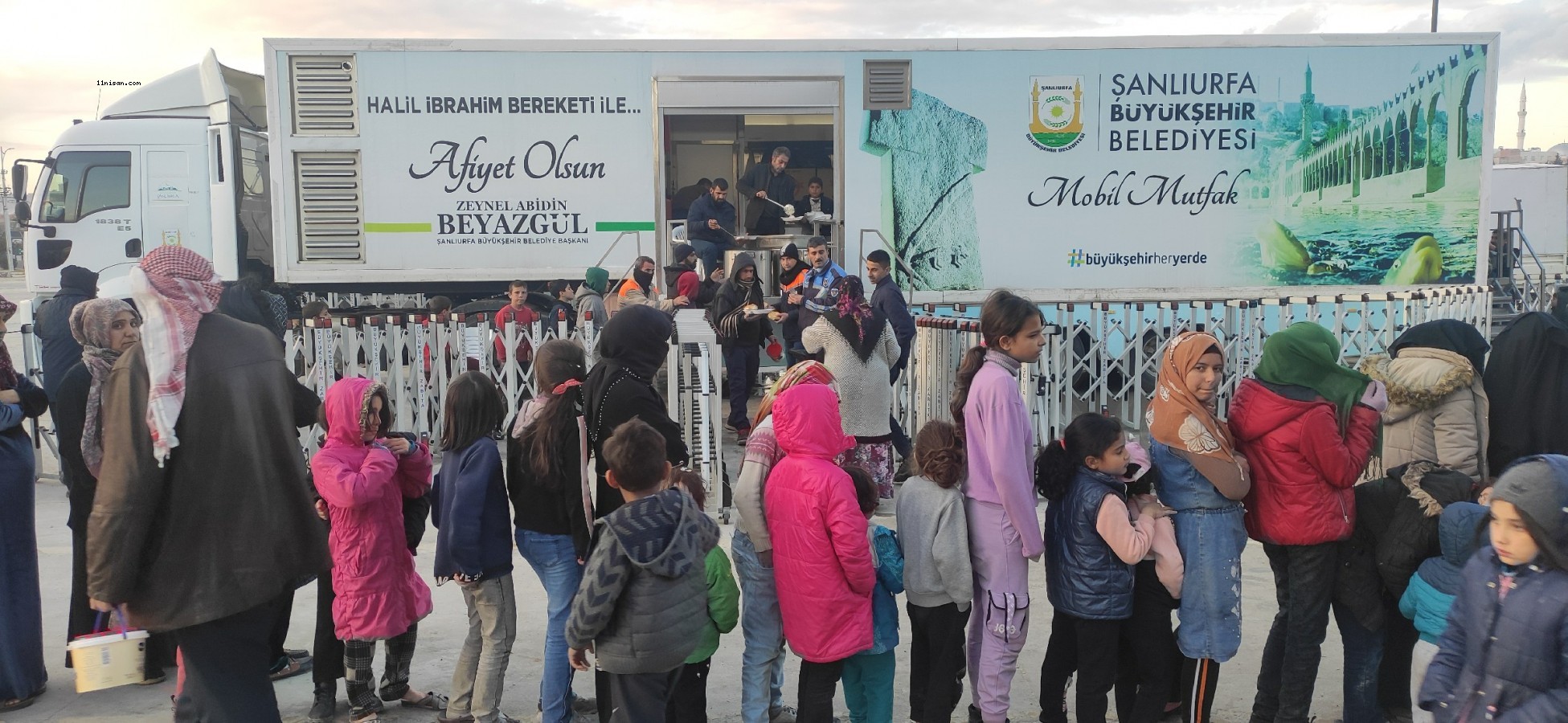 Büyükşehir’den binlerce depremzedeye sıcak yemek;