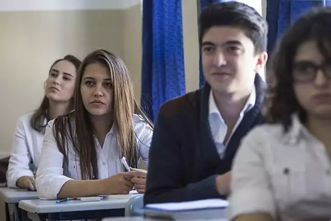ZORUNLU EĞTİMDE YENİ FORMÜLLER MASADA! LİSE KISALABİLİR;