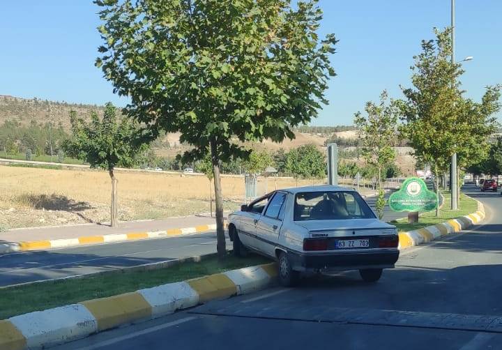 Karaköprü’de tek taraflı kazada 1’i çocuk 2 kişi yaralandı
