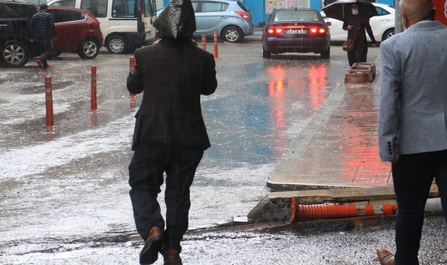 Yağmura karşı poşetli önlem;