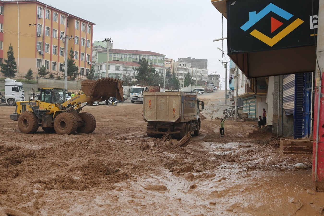 Eyyübiye’de sel yaraları sarılıyor;