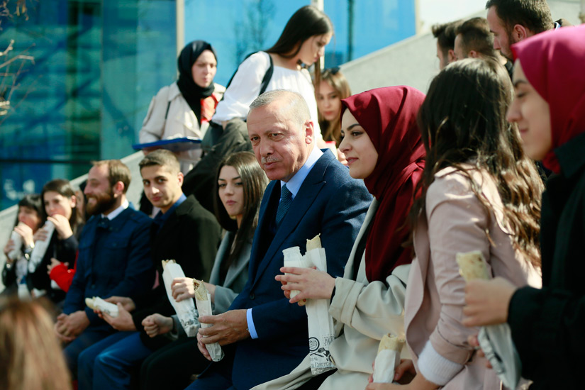 Cumhurbaşkanı Erdoğan genç seçmene destek çağrısında bulundu;