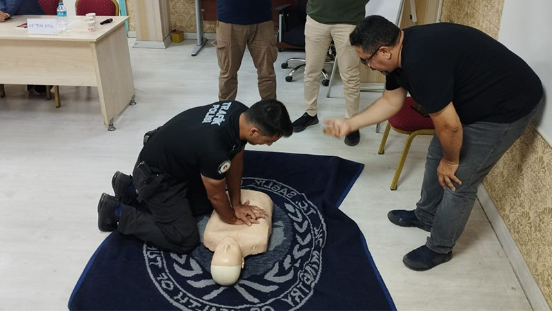 Şanlıurfa'da trafik polislerine ilkyardım eğitimi verildi;