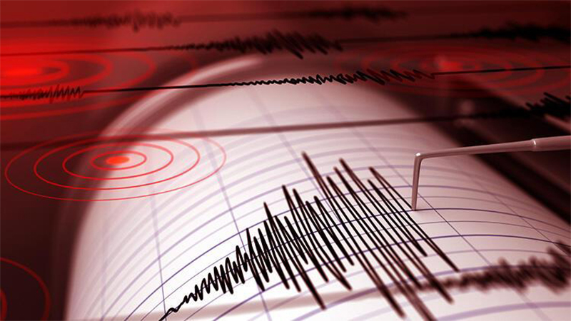 İzmir'de 4.2 büyüklüğünden deprem;