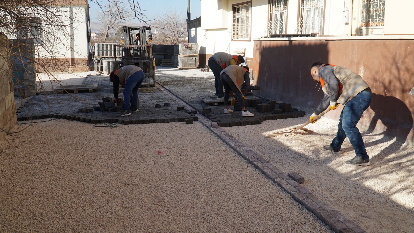 Haliliye’de yol çalışmaları merkez ve kırsal mahallelerde sürüyor;