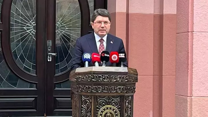Savunmanın yapılacağı yer sokaklar değil, yargı makamlarıdır;