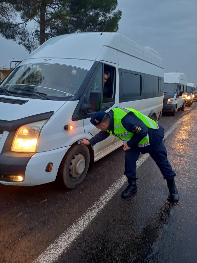 Jandarmadan Viranşehir ve Siverek'te okul servis araçlarında denetim;