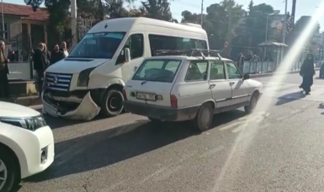 Aracına silahla ateş açılan şoför ters yönde otomobile çarptı;