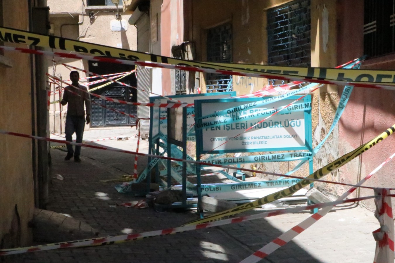 Urfa’da yol çökmüştü, riskli evler tahliye edildi;