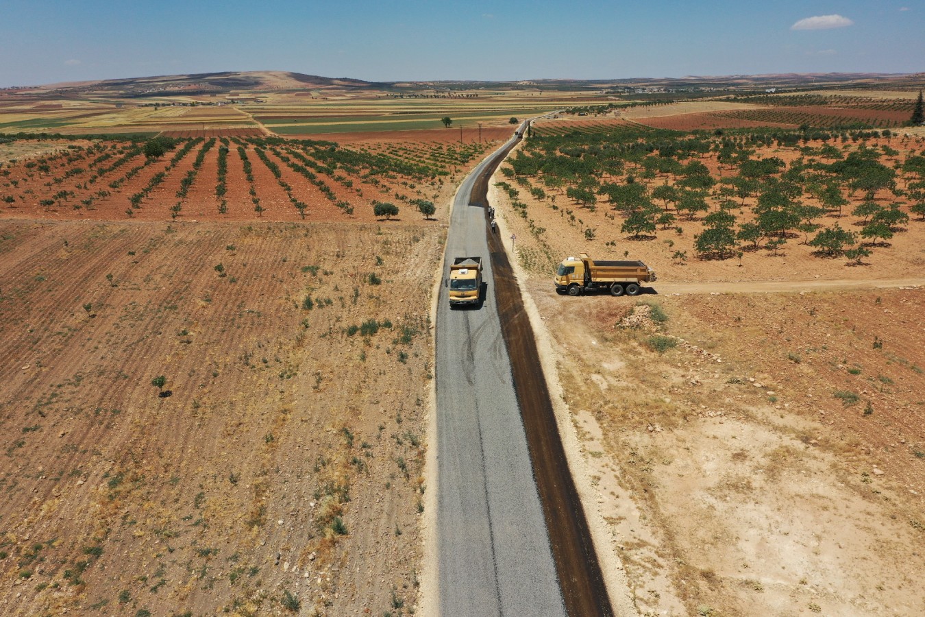 Şanlıurfa Büyükşehir Belediyesi’nden Suruç’ta sathi asfalt çalışması;