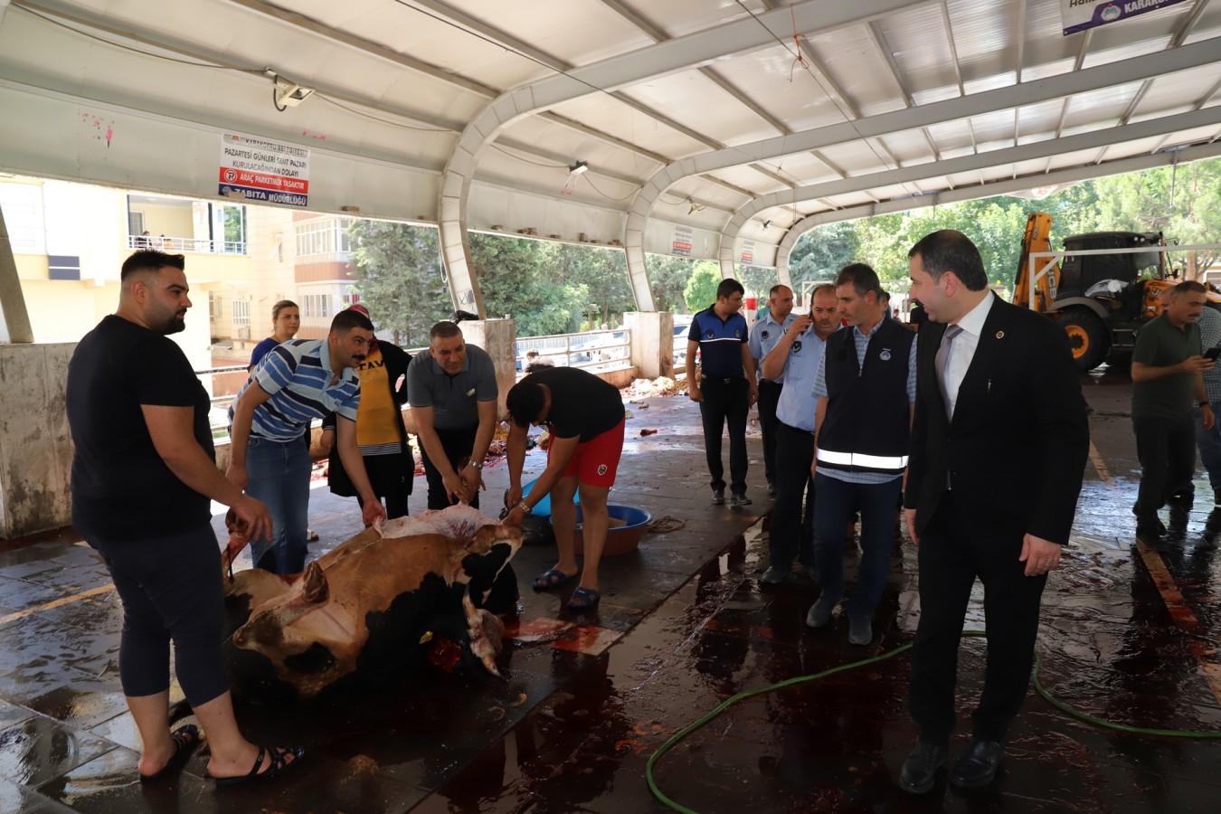 Başkan Baydilli kurban kesim alanlarını ziyaret etti;