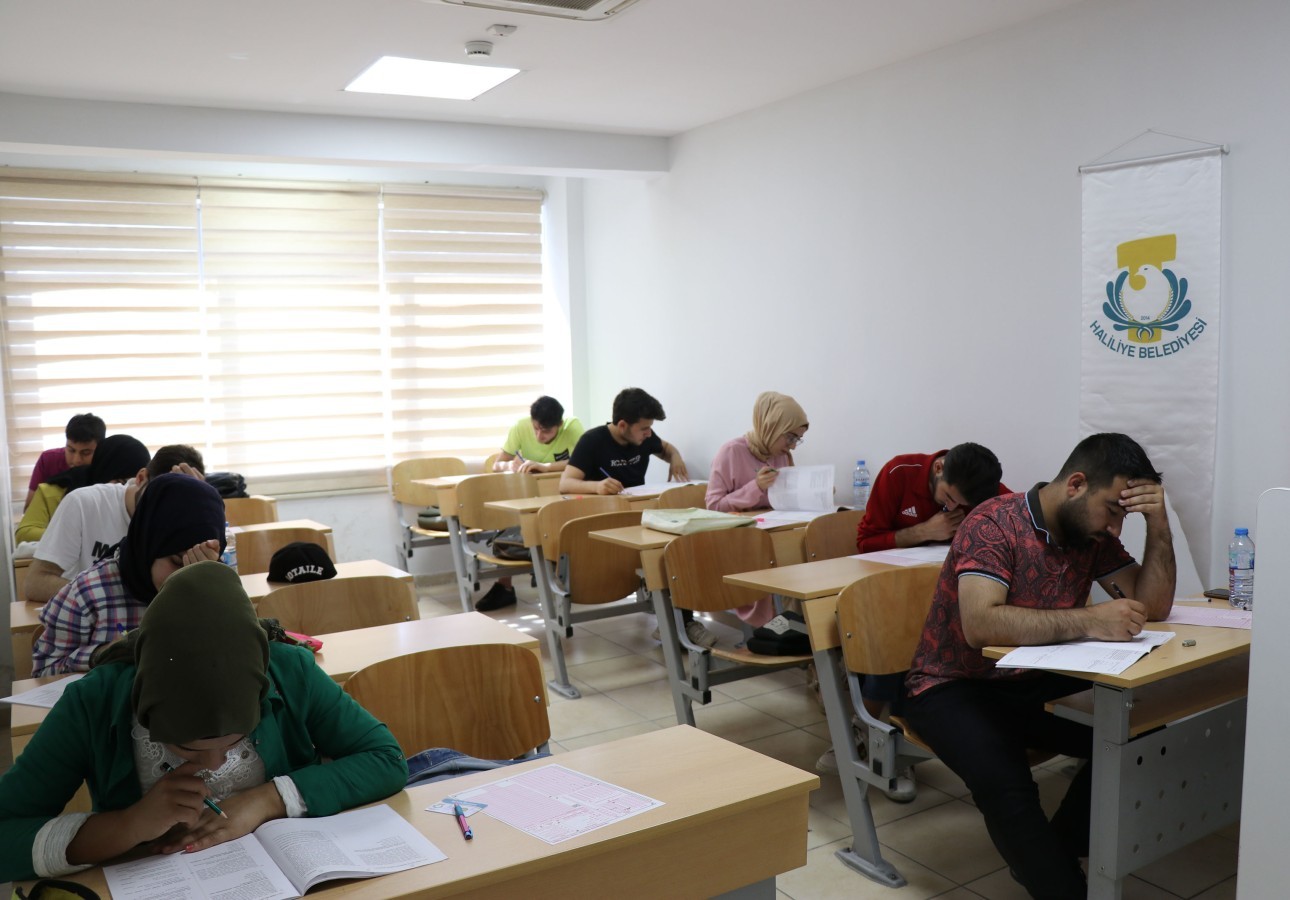 Haliliye Belediyesi'nin eğitim merkezinde hazırlanıp üniversiteyi kazandılar;