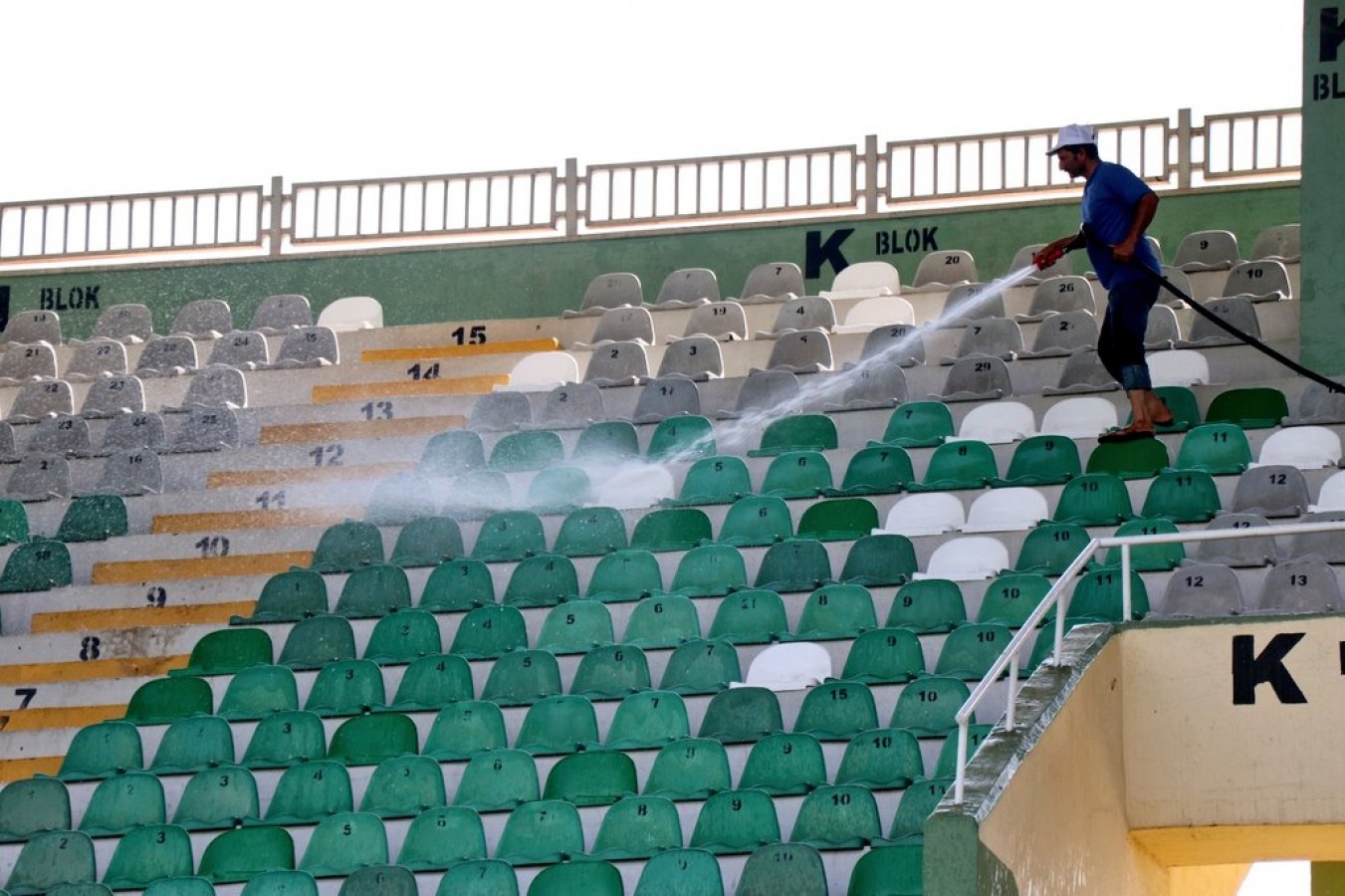 11 Nisan Stadyumu yeni sezon hazırlanıyor;