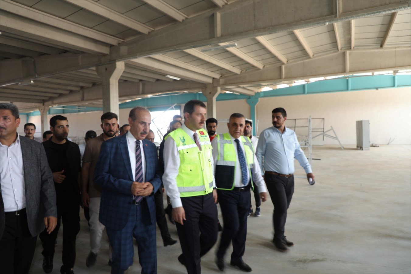 Vali Ayhan Akçakale’de 24 derslikli okulun temel atma törenine katıldı;