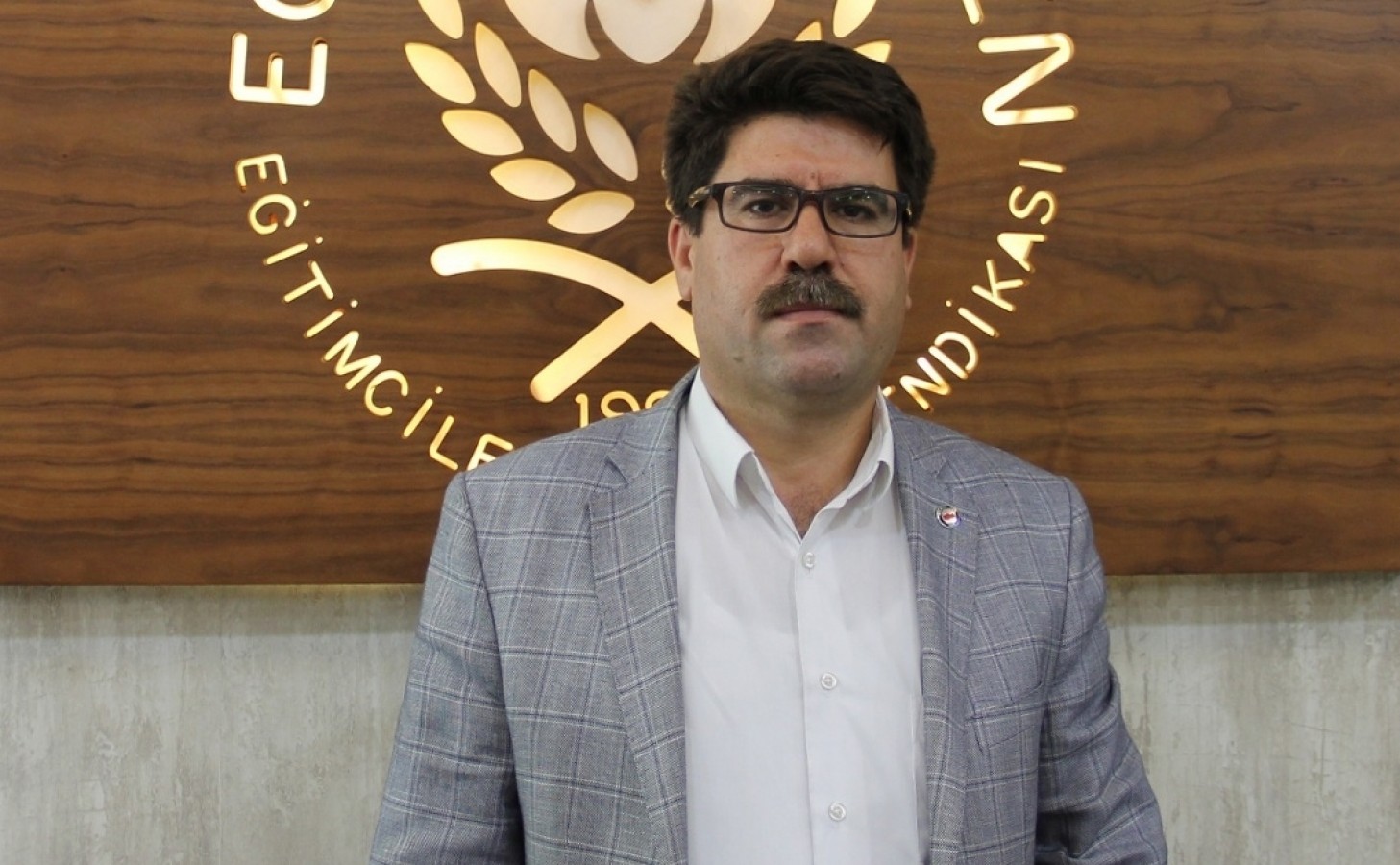 Coşkun sanatçı Gülşen’i kınadı!;