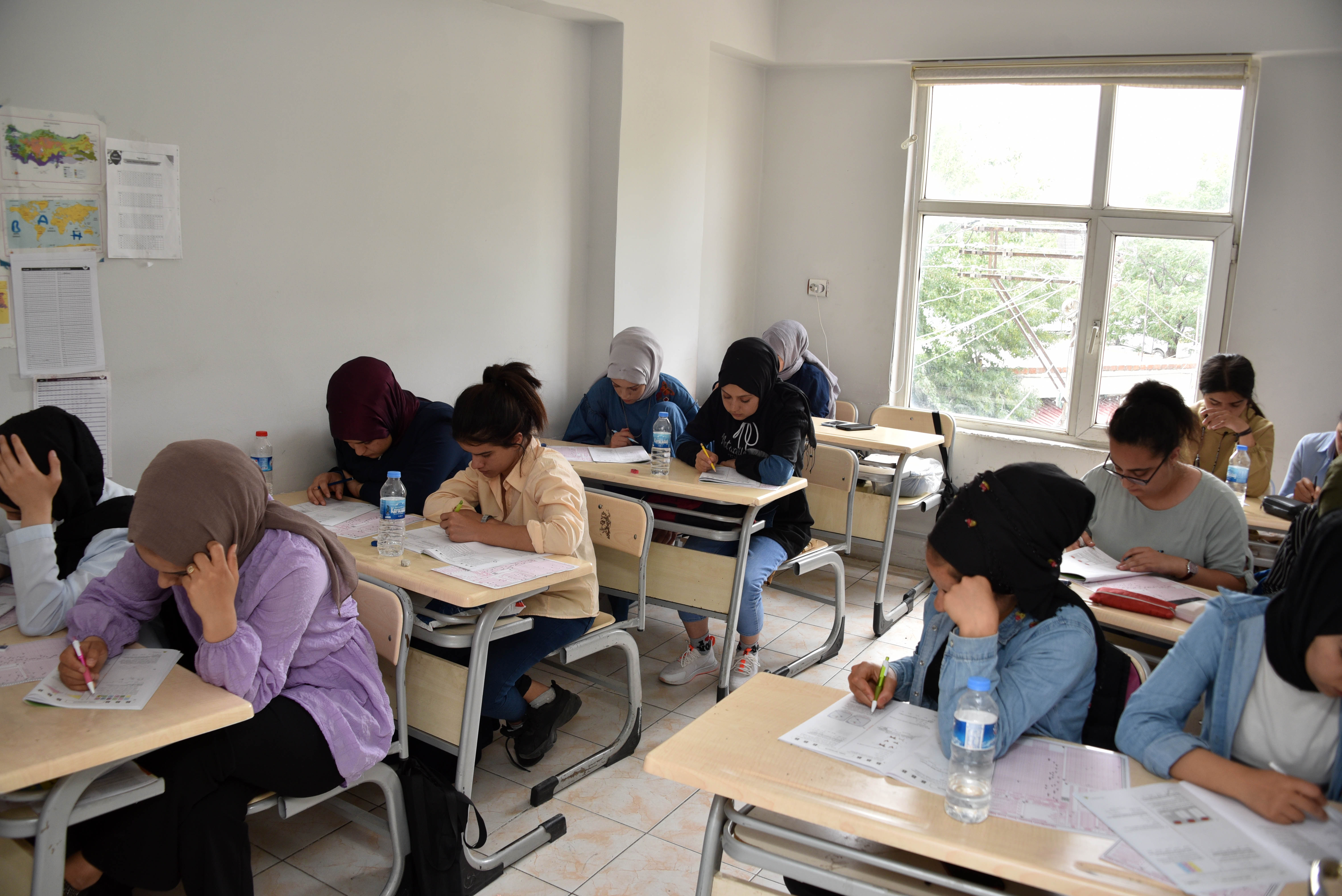 Siverek’te gençlik evinde sınava hazırlanan öğrencilerden büyük başarı;