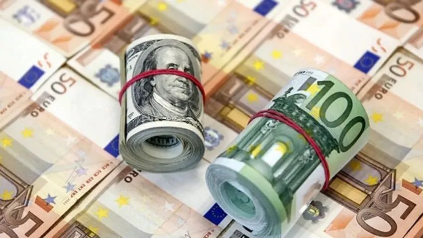Euro, dolar karşısında geriledi;