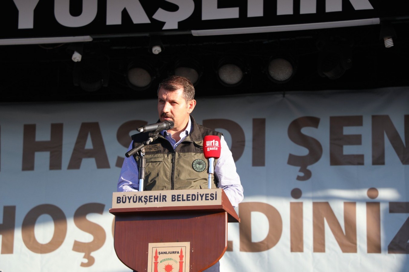 Urfa'da ilk! Badem hasadı yapıldı, Vali destek sözü verdi;