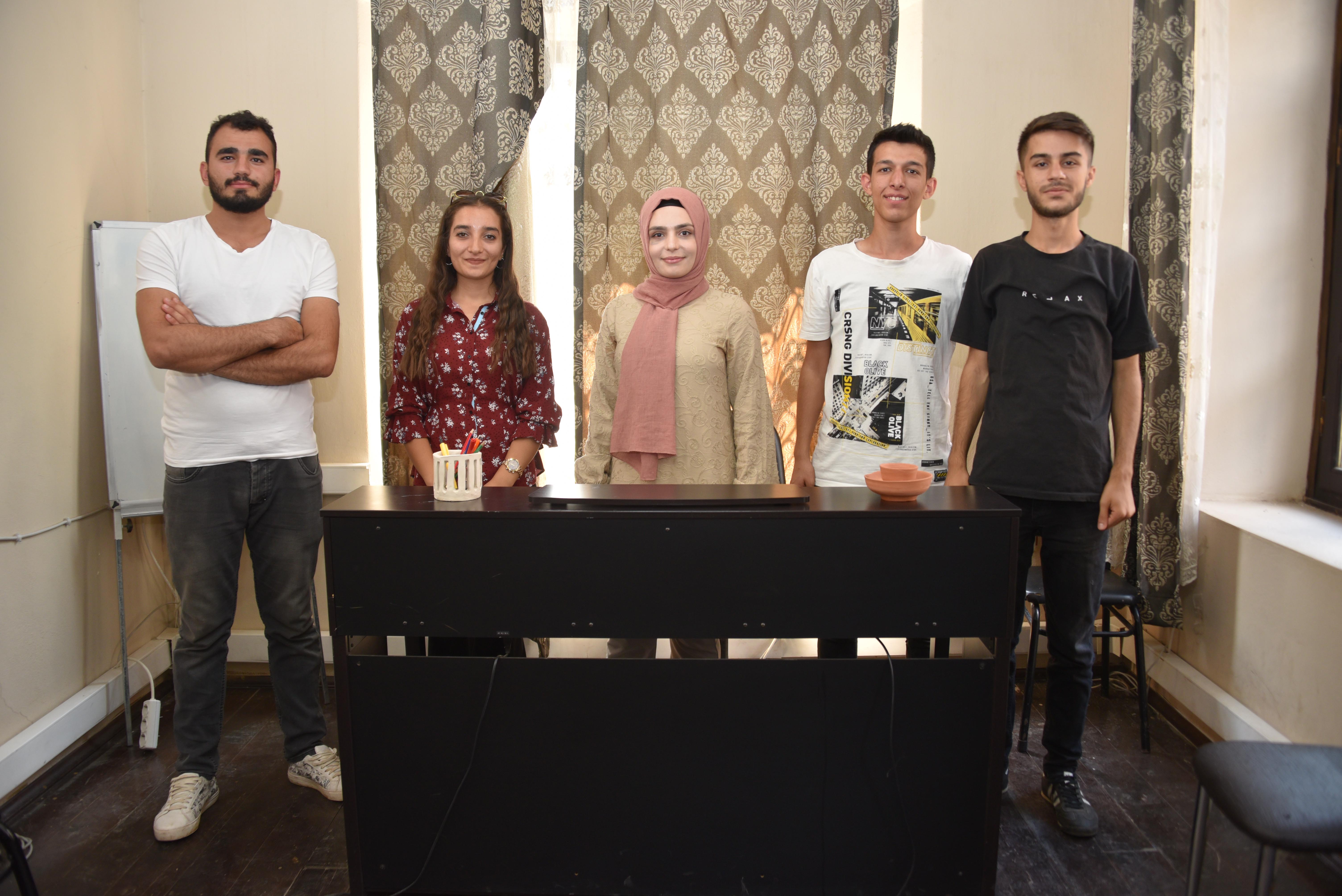 Siverekli gençler hayallerindeki üniversiteleri belediye kurslarıyla kazandılar;