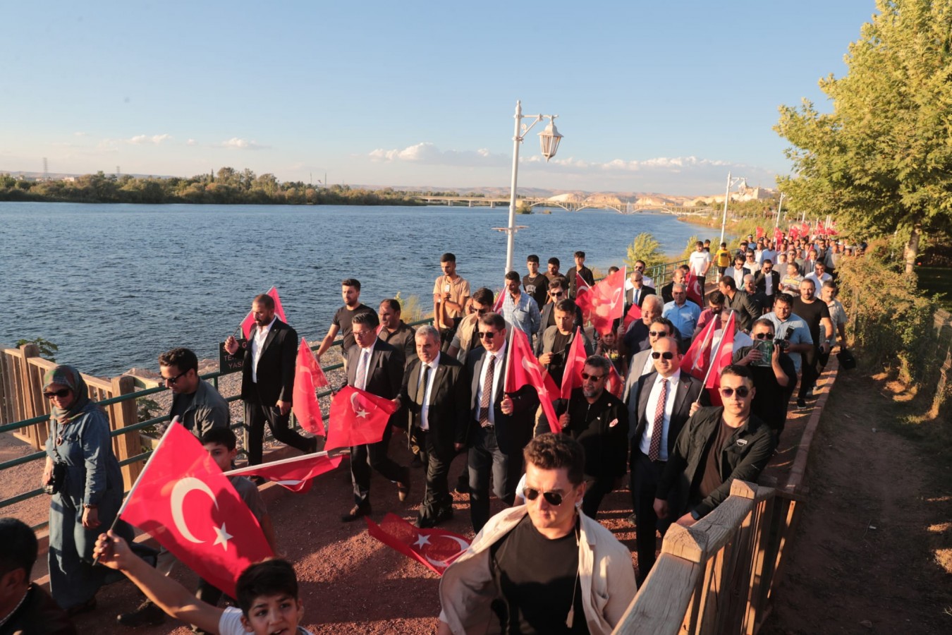 Urfa’nın iki ilçesindeki festivaller renkli görüntülere sahne oluyor;