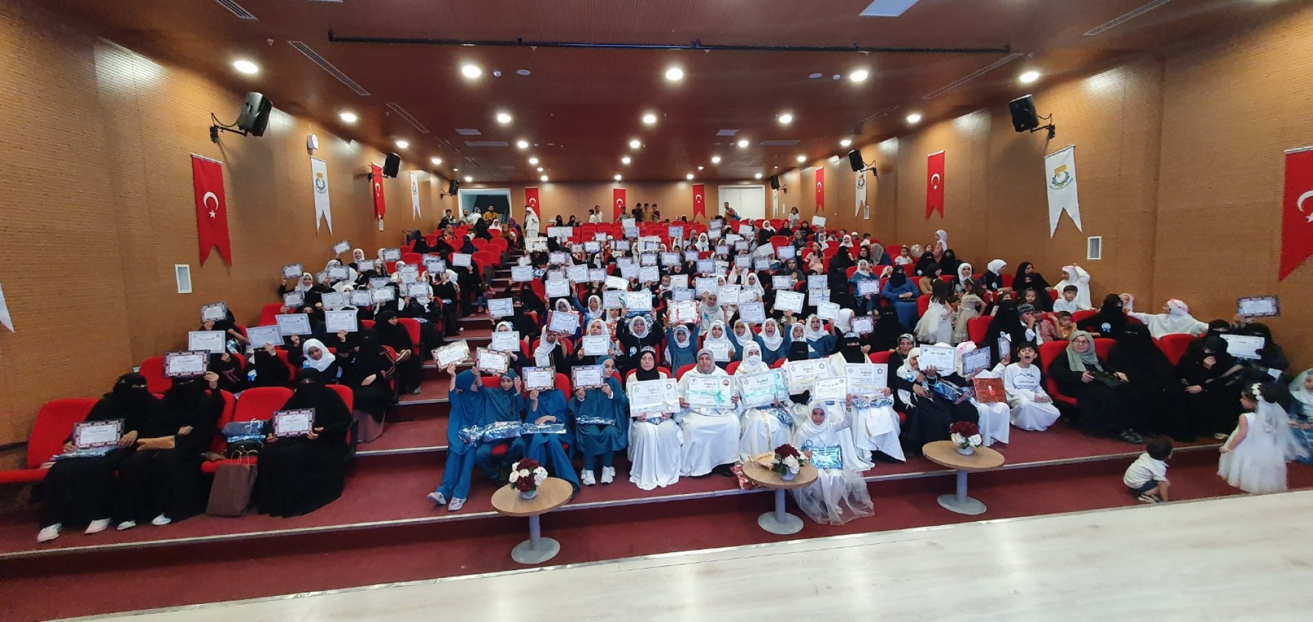İHH medreselerinden mezun olan hafızlar için icazet töreni;