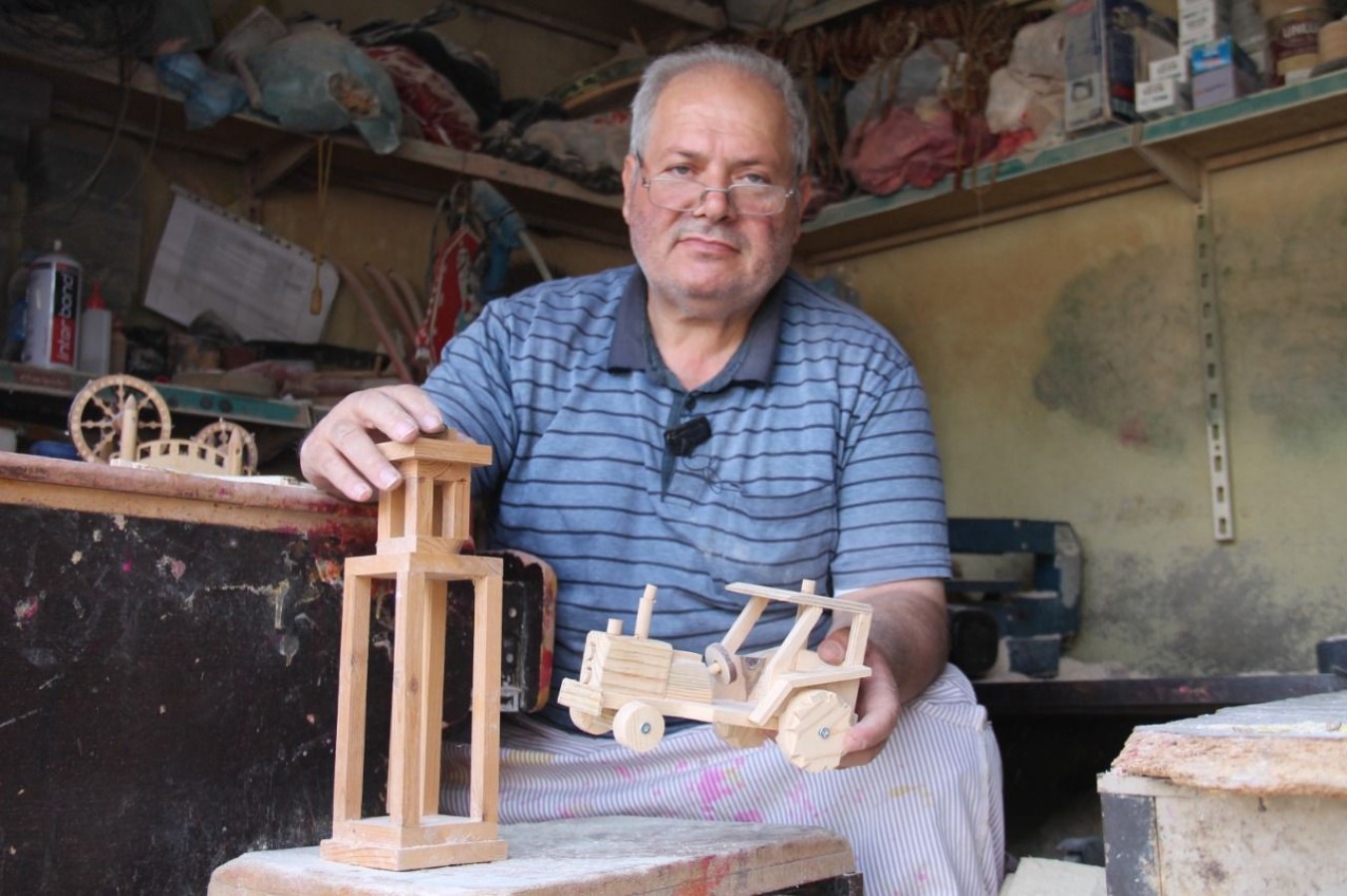 Engelli ahşap oyma ustası engel tanımıyor;
