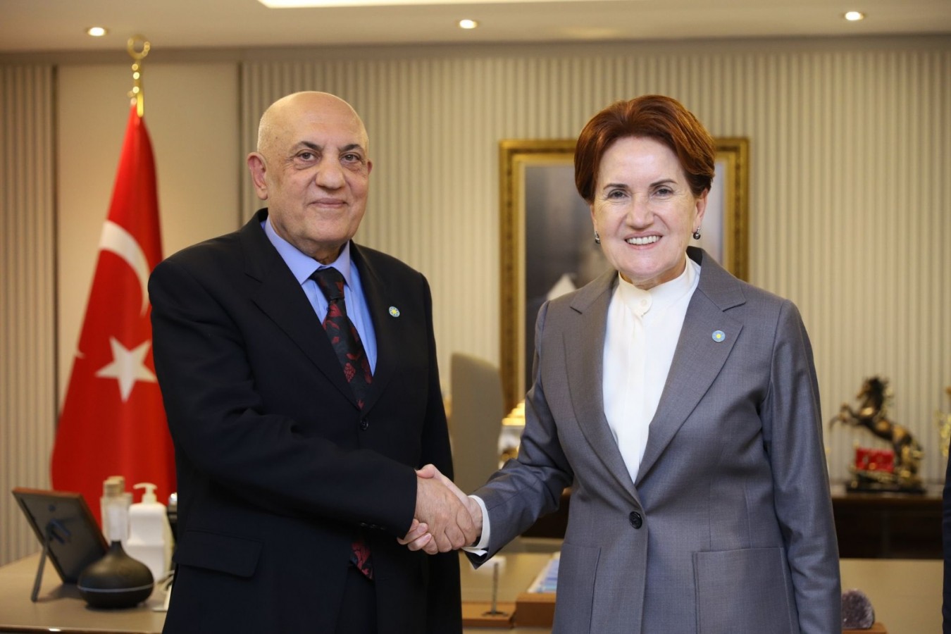 Eski AK Partili vekil İYİ Parti'ye katıldı;