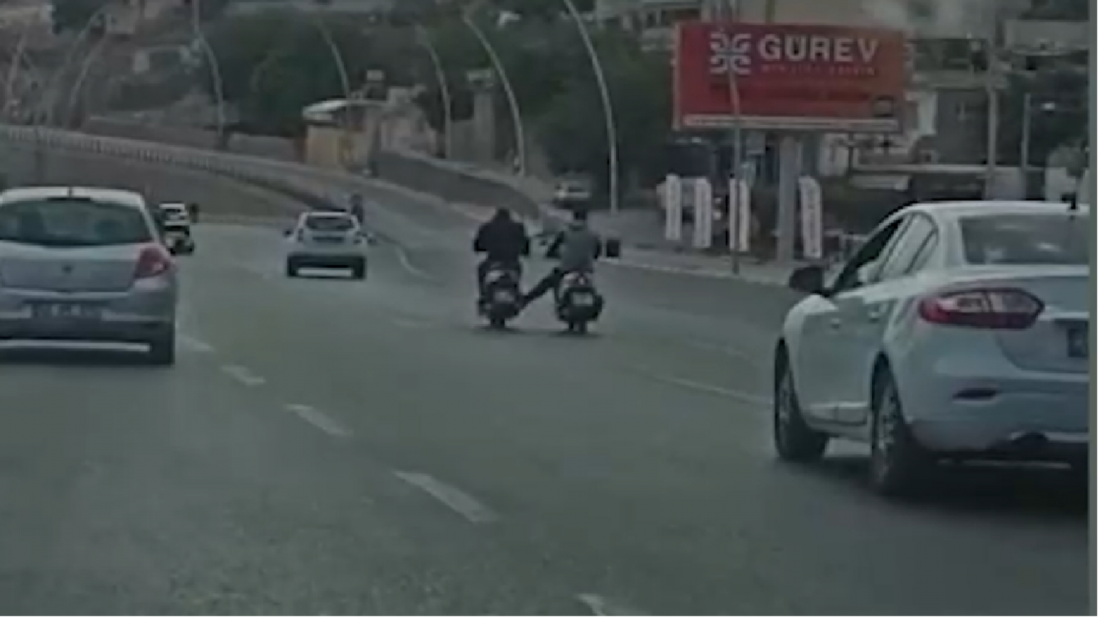 Urfa motosikletlerin tehlikeli yolculuğu;