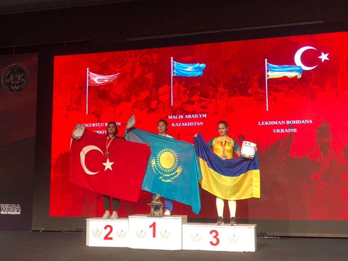 Şanlıurfa Büyükşehir Belediyesi sporcuları ödüle doymuyor;