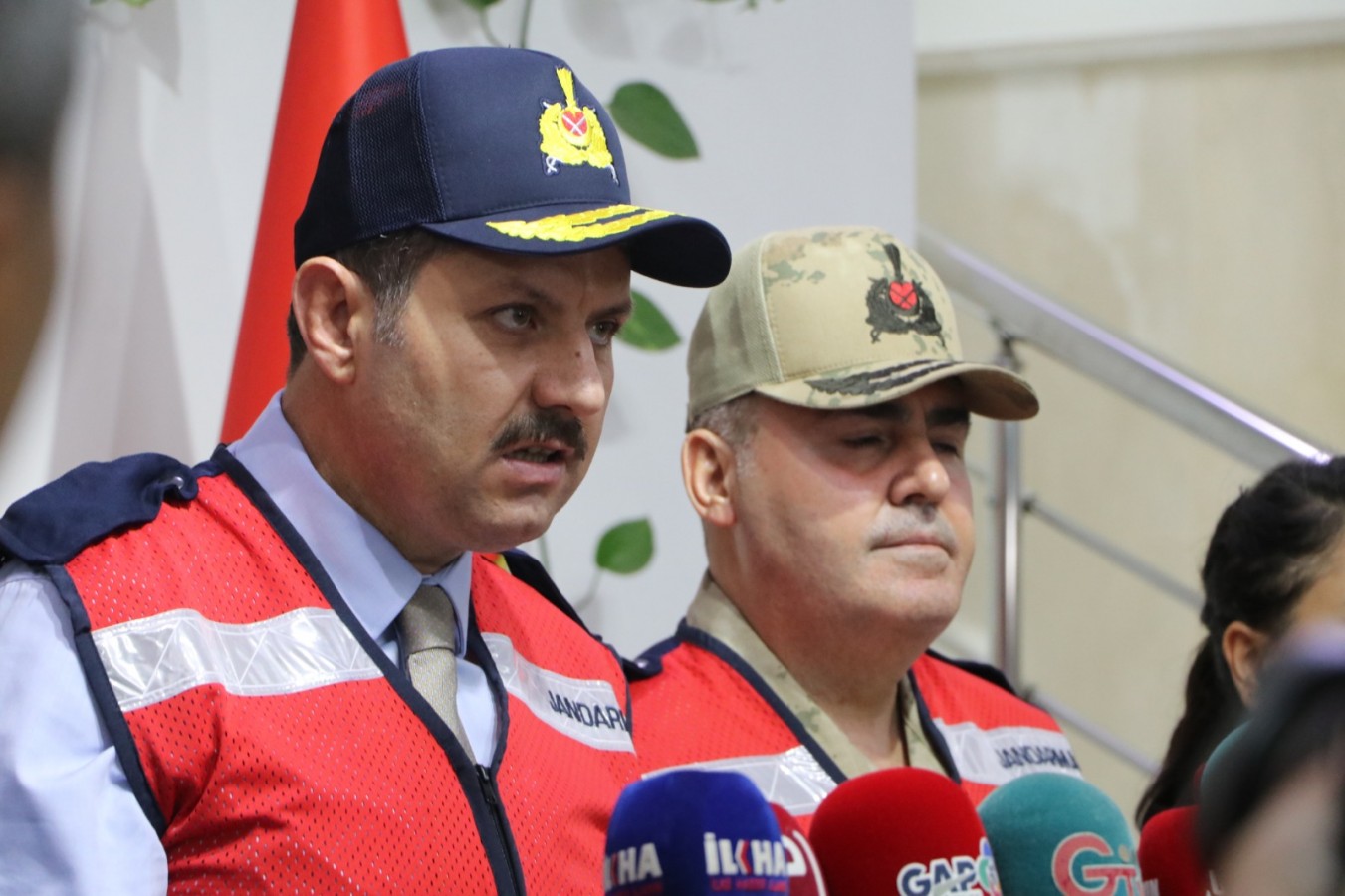 Vali Ayhan verilen silah ruhsatlarıyla ilgili konuştu!;