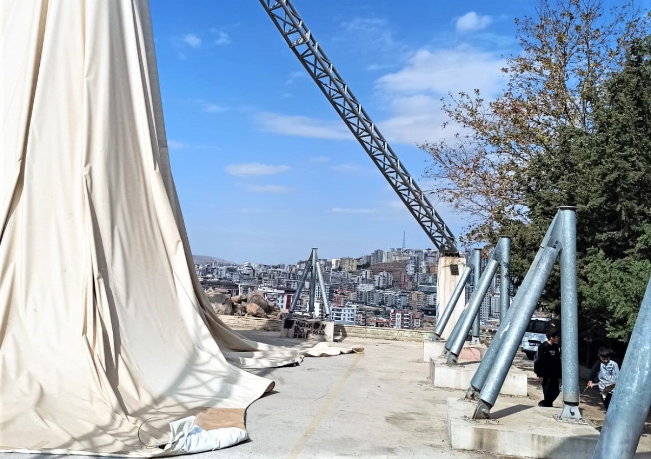 Belediye şikâyetlerin ardından çadırı kaldırıyor;