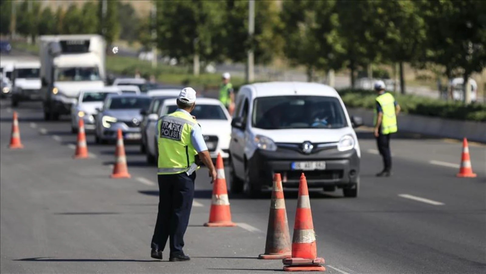 Yeni yılda trafik cezaları belli oldu!;