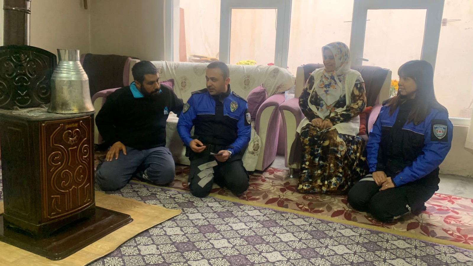 Urfa'da polislerden soba zehirlenmelerine karşı uyarı;