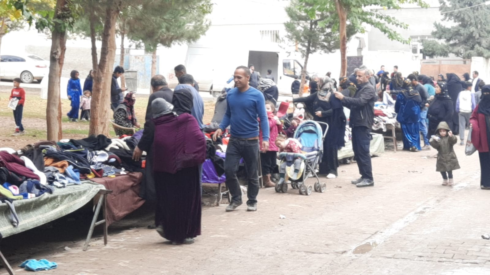Ekonomik kriz muhtaç aileleri ikinci el pazarına yöneltti;