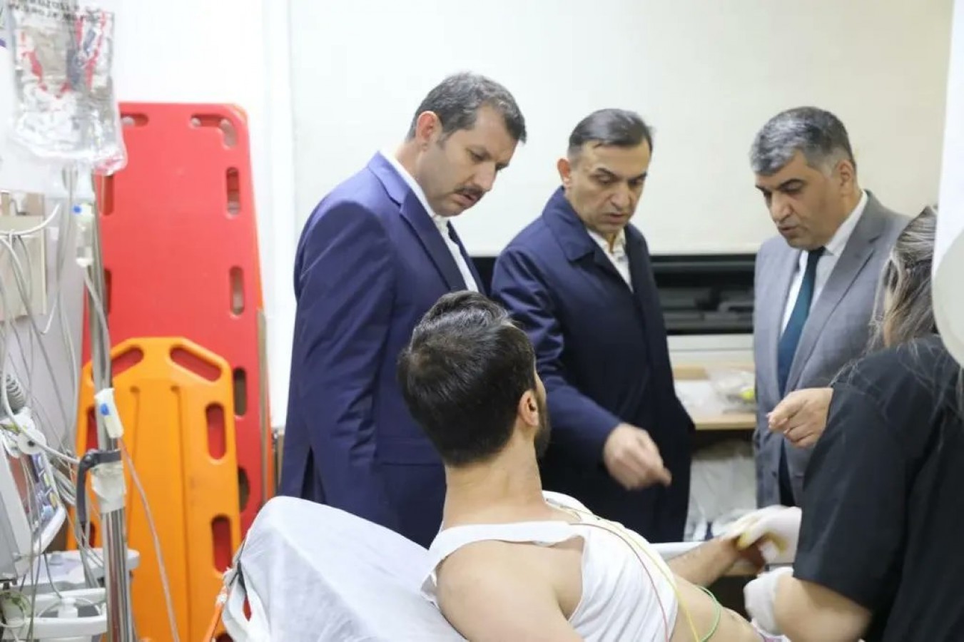 Yaralı polisleri ziyaret eden Vali Ayhan: Alan daraldı, mücadeleye devam!;