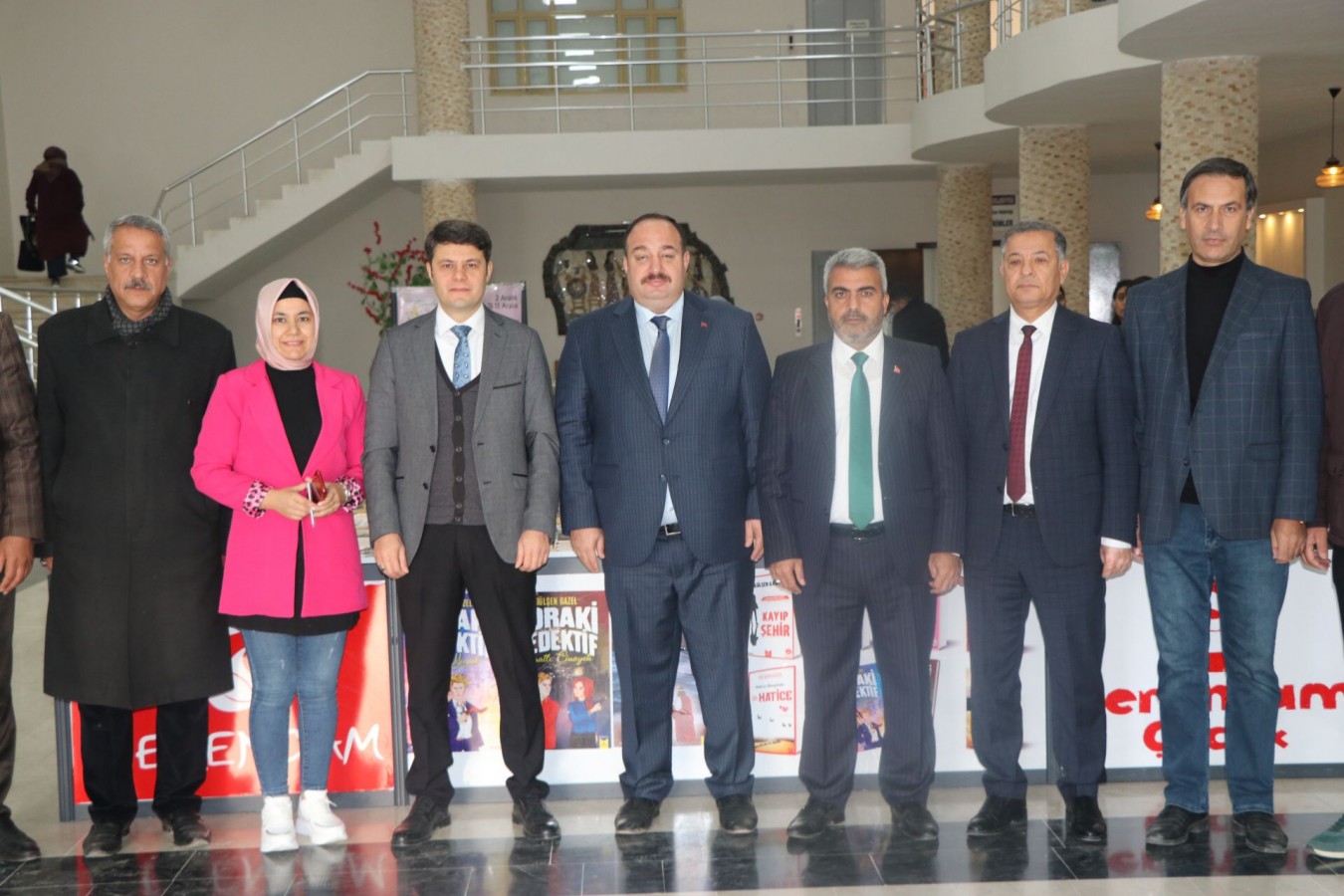 Viranşehir’de kitap fuarı kapılarını açtı;