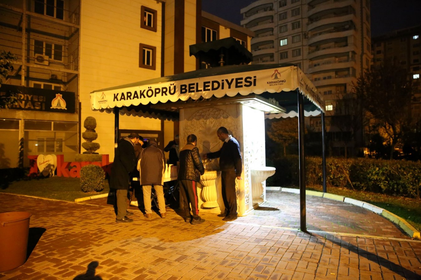 Karaköprü’de vatandaşa sıcak çorba ikramı;