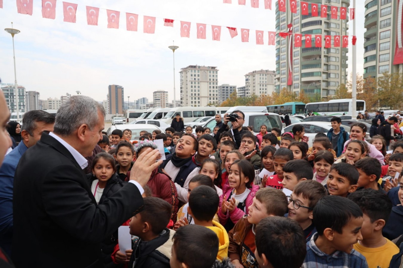 Beyazgül’den öğrencilere kitap okuma tavsiyesi;