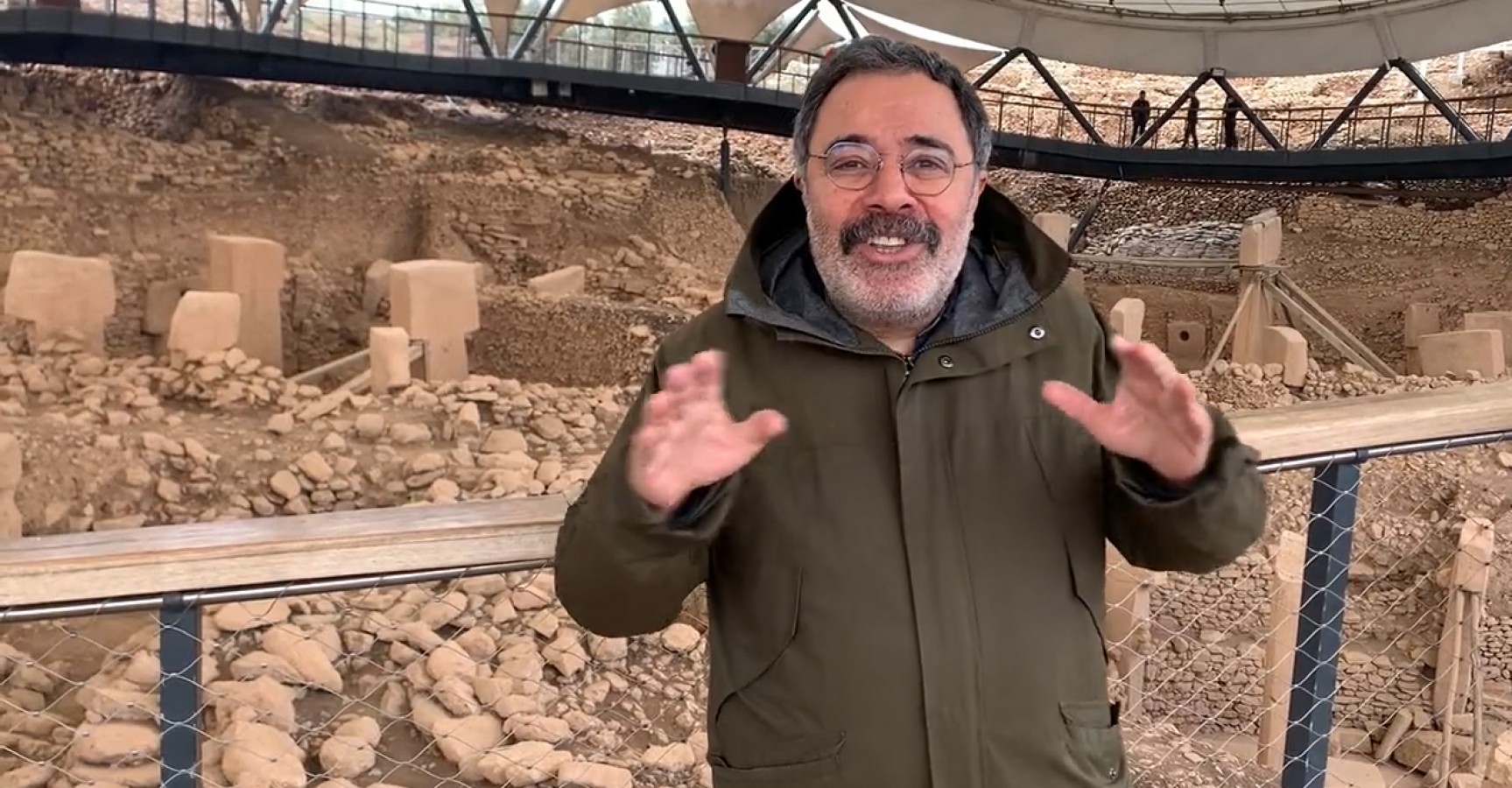 Ünlü yazar Ahmet Ümit Urfa'dan seslendi: Mutlaka gelin!;
