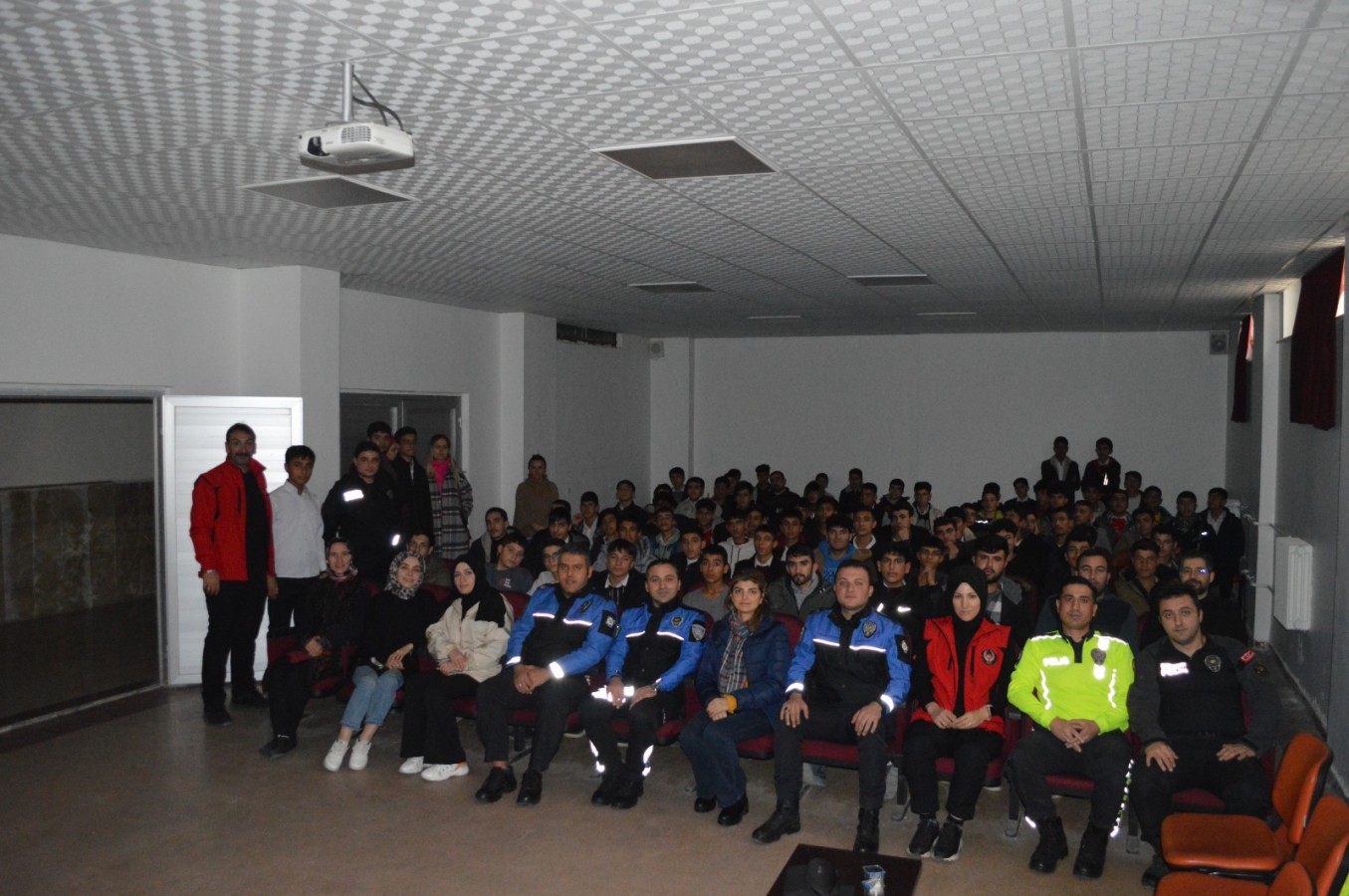 Şanlıurfa’da polisten öğrencilere eğitim;